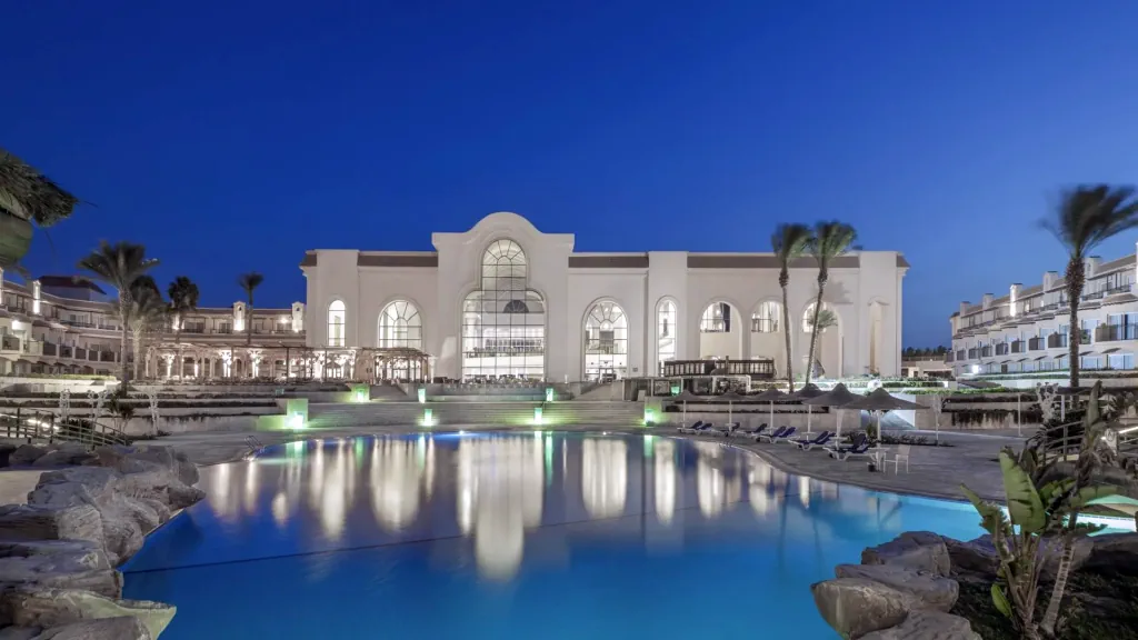 الفندق بيراميزا بيتش ريزورت - سهل حشيش